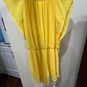 Cute yellow jumpsuit !